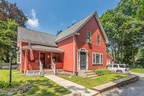 35 Mill St, Maynard, MA 01754 photo 2