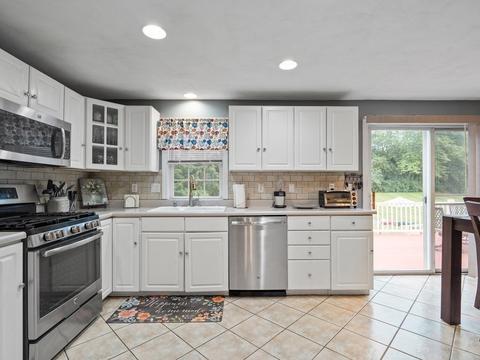 32 Trinity Cir, Attleboro, MA 02703 photo 4