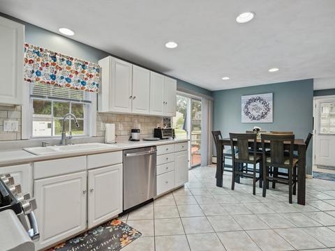 32 Trinity Cir, Attleboro, MA 02703 photo 6