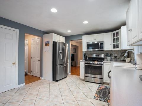 32 Trinity Cir, Attleboro, MA 02703 photo 3