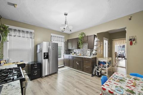 8 Pelham St, Worcester, MA 01609 photo 11