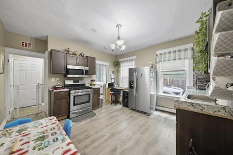 8 Pelham St, Worcester, MA 01609 photo 10