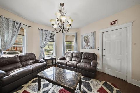 8 Pelham St, Worcester, MA 01609 photo 4