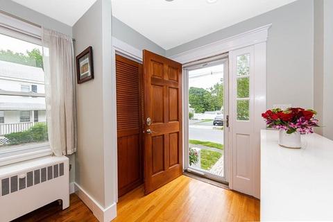 27 Chestnut St, Danvers, MA 01923 photo 3