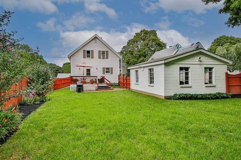 27 Chestnut St, Danvers, MA 01923 photo 2