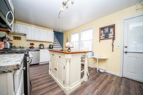 180 Foster St, Fall River, MA 02721 photo 3