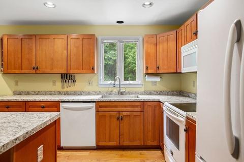 16 Oak St, Dunstable, MA 01827 photo 9