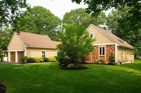 10 Canavan Dr, Braintree, MA 02184 photo 2