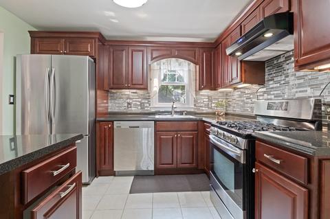 4 Phillips Ln, Dedham, MA 02026 photo 2