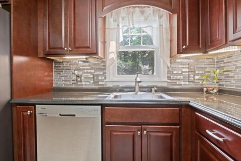 4 Phillips Ln, Dedham, MA 02026 photo 9