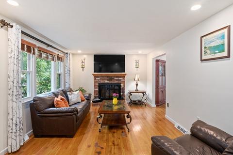 4 Phillips Ln, Dedham, MA 02026 photo 3