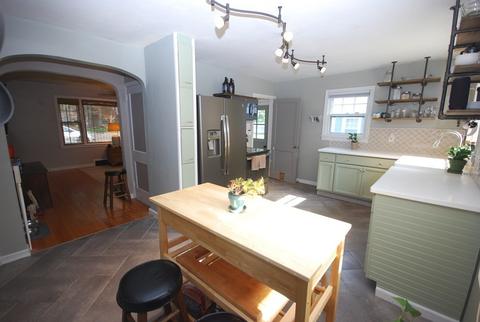 22 Mayflower Rd, Springfield, MA 01118 photo 3