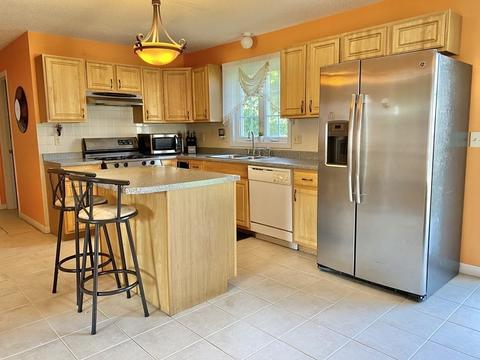 48 Martha St, Springfield, MA 01151 photo 3