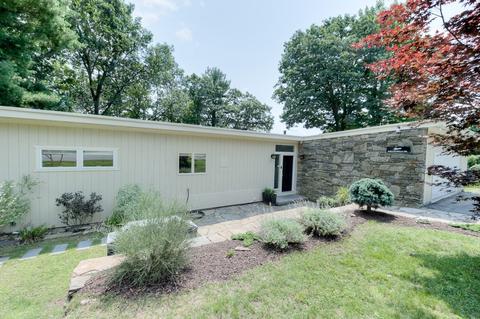 11 Forest Hill Dr, Worcester, MA 01609 photo 1