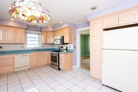 49 Wallis St, Beverly, MA 01915 photo 14