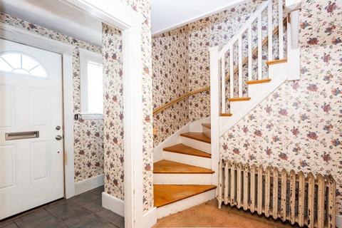 49 Wallis St, Beverly, MA 01915 photo 7