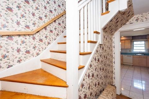 49 Wallis St, Beverly, MA 01915 photo 21