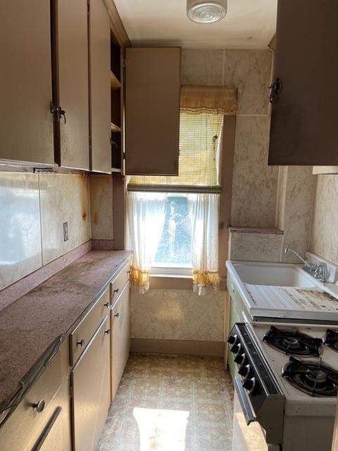 45 Stowe St, Fall River, MA 02720 photo 6
