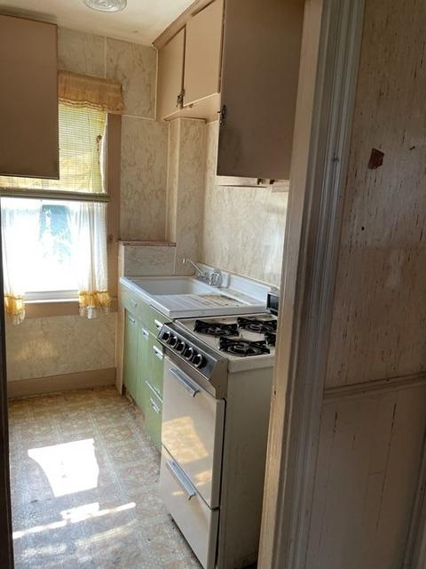 45 Stowe St, Fall River, MA 02720 photo 5