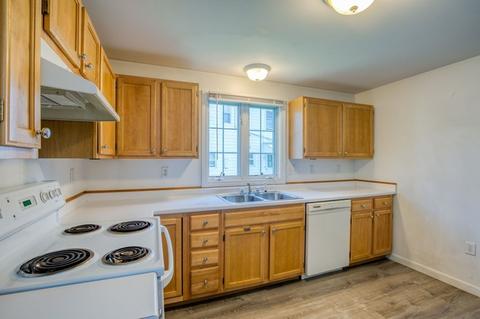 532 Chicopee St, Chicopee, MA 01013 photo 5