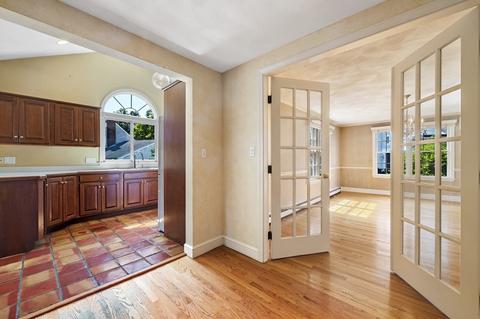 5 Orchard St, Marblehead, MA 01945 photo 11