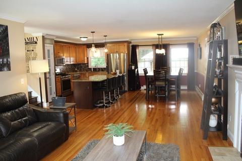 483 Forest Hls, Springfield, MA 01128 photo 4