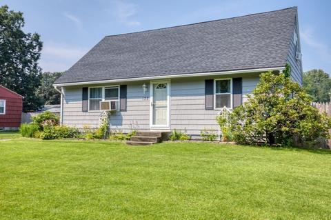 132 Hanson Dr, Springfield, MA 01128 photo 4