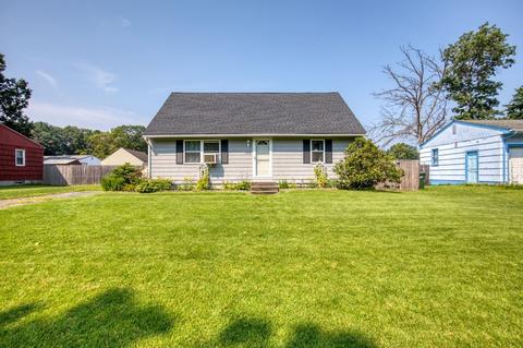 132 Hanson Dr, Springfield, MA 01128 photo 1