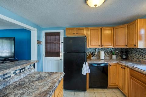 132 Hanson Dr, Springfield, MA 01128 photo 9