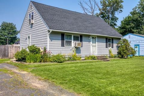 132 Hanson Dr, Springfield, MA 01128 photo 3