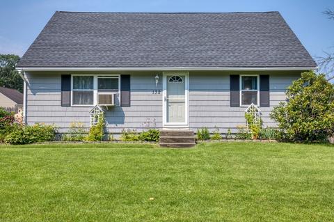 132 Hanson Dr, Springfield, MA 01128 photo 2