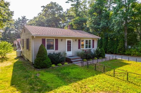 22 Weaver St, Wareham, MA 02576 photo 3