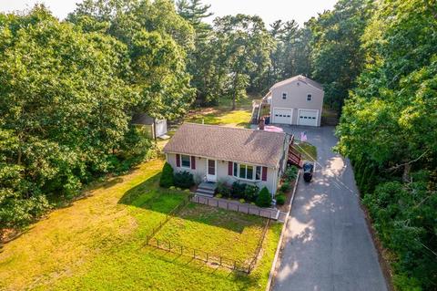 22 Weaver St, Wareham, MA 02576 photo 4