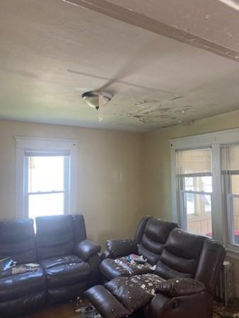 18 Sullivan St, Springfield, MA 01104 photo 4