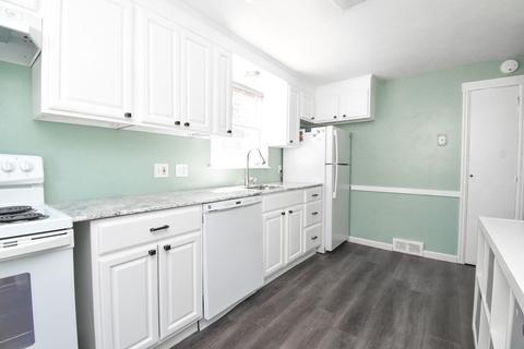 105 Quaker Rd, Springfield, MA 01118 photo 4