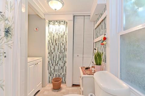 8 Leighton Ct, Gloucester, MA 01930 photo 4