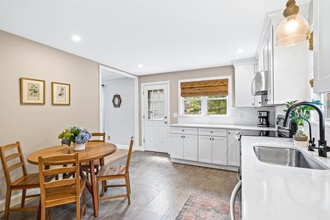 93 Vine St, Reading, MA 01867 photo 7
