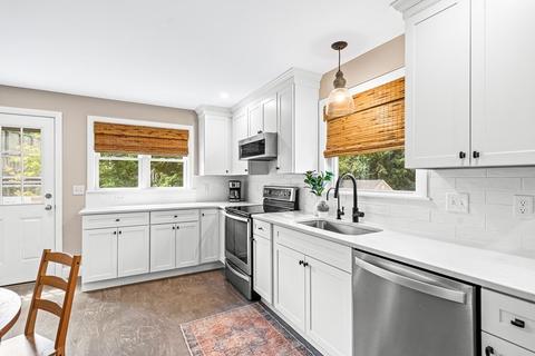 93 Vine St, Reading, MA 01867 photo 8