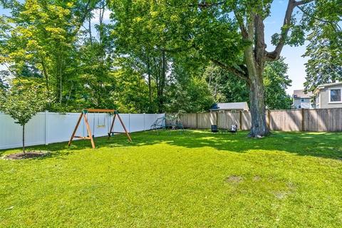 93 Vine St, Reading, MA 01867 photo 3