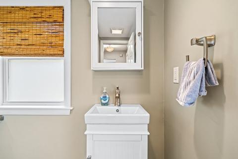 93 Vine St, Reading, MA 01867 photo 20