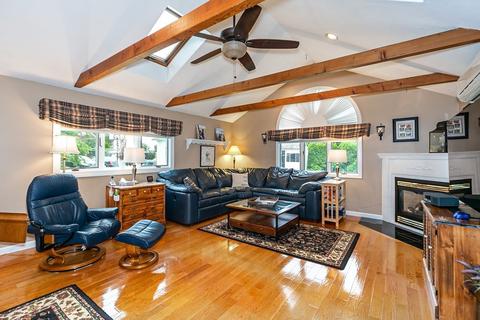 357 Webster St, Needham, MA 02494 photo 8