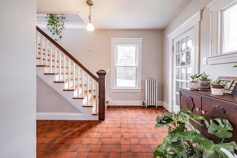 4 Johnson St, West Springfield, MA 01089 photo 8