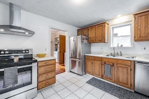 4 Johnson St, West Springfield, MA 01089 photo 2