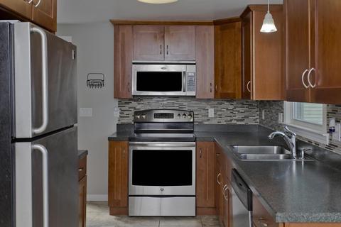 3 Beech Rd, Enfield, CT 06082 photo 5