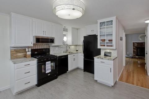176 Tamarack Dr, Springfield, MA 01129 photo 2