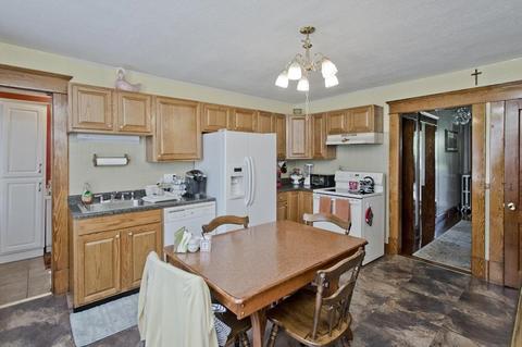 41 Bemis St, Chicopee, MA 01013 photo 2