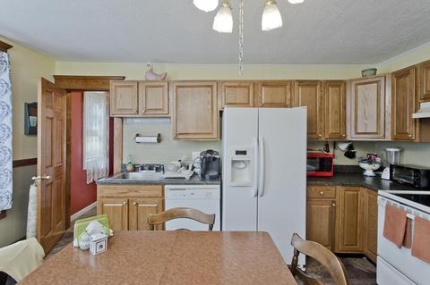 41 Bemis St, Chicopee, MA 01013 photo 5
