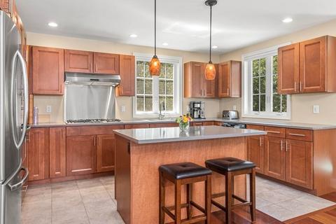 32 Thurlow St, Georgetown, MA 01833 photo 4