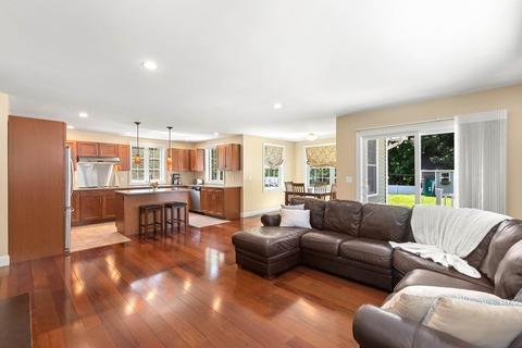32 Thurlow St, Georgetown, MA 01833 photo 3