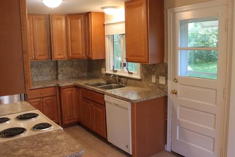 97 Brewster St, Springfield, MA 01119 photo 10
